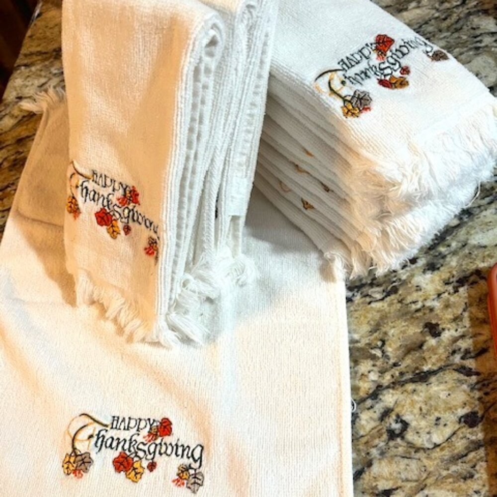 Set of 10 Sil-O-Ette International Fingertip Towels White w/ Thanksgiving Design